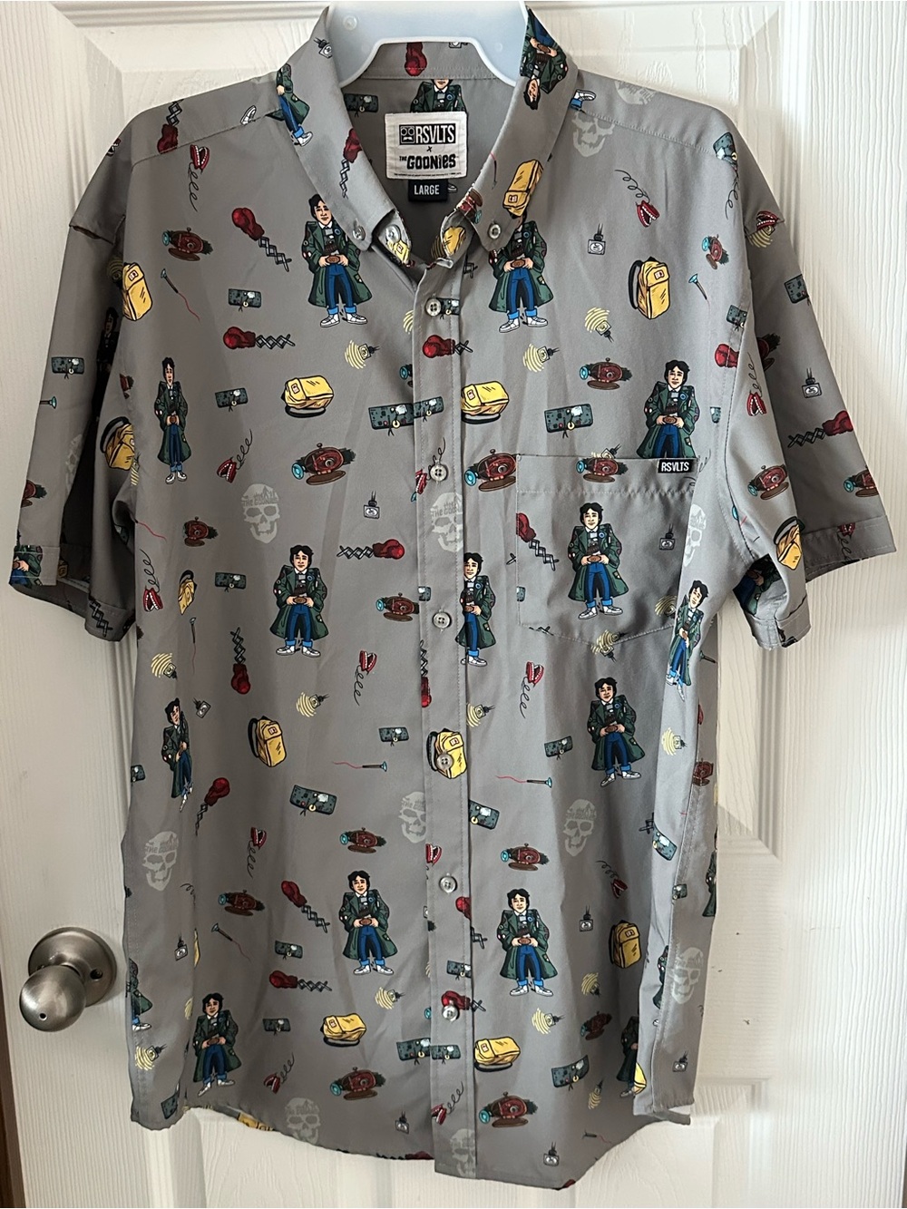 RSVLTS The Goonies Gray Short-Sleeve Button-Up Shirt Mens large Data’s invention